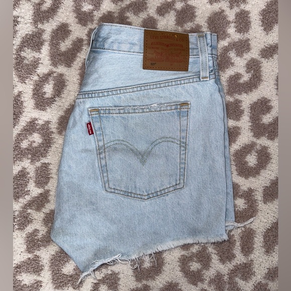 Levi’s 501 Shorts - Picture 2 of 6